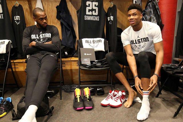 米体：安古伊萨将伤缺三到四个月，那不勒斯中场人手更显紧张（米体：安古伊萨预计伤停3至4个月，那不勒斯中场告急）