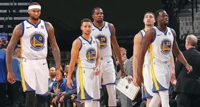 曼联客场4-1胜狼队，B费2射1传，取得3轮不败，积分追平切尔西，排名升至第六。（曼联客场4-1大胜狼队，B费双响+助攻，联赛三轮不败，积分追平切尔西升至第六位）