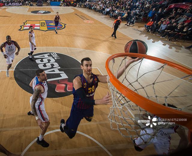 美记：鲍尔默对快船这帮人有种疯狂的执念，他们不会彻底重建（美记者：鲍尔默痴迷这批快船球员，球队无意推倒重来）