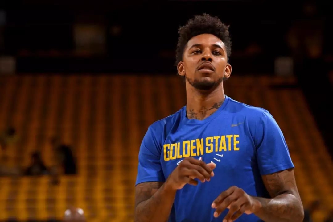 热议海港输球：古斯塔沃停赛影响大；亚冠已是舆论负担（海港告负引热议：古斯塔沃停赛影响显著，亚冠成舆论包袱）