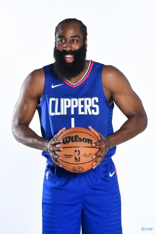 半场战报：利物浦0-0皇马，索博斯洛伊造险，库尔图瓦两次神扑（半场快讯：利物浦0-0皇马，索博斯洛伊制造险情，库尔图瓦两度神扑）