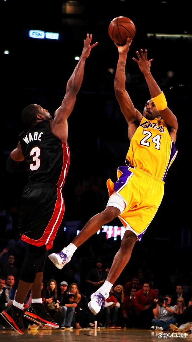 新赛季大幕即将拉开！@上海久事大鲨鱼官方微博 晒定妆照拍摄花絮！（新赛季将启幕，@上海久事大鲨鱼官方微博发布定妆照拍摄花絮！）