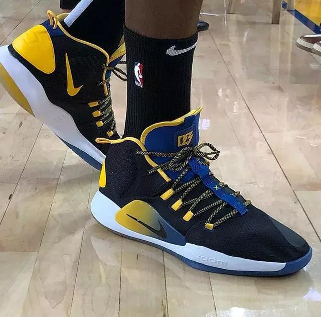 克罗斯评历史最佳11人：C罗左边锋，梅西前腰，马尔蒂尼入选（克罗斯评选史上最佳十一人：C罗踢左边锋、梅西任前腰，马尔蒂尼在列）